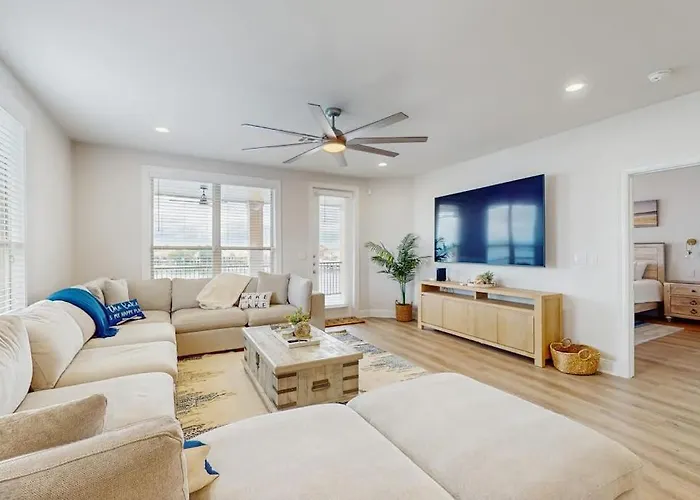 Stunning Lakefront Home On Lake Lbj With Private Balconies - Close To Yacht Club