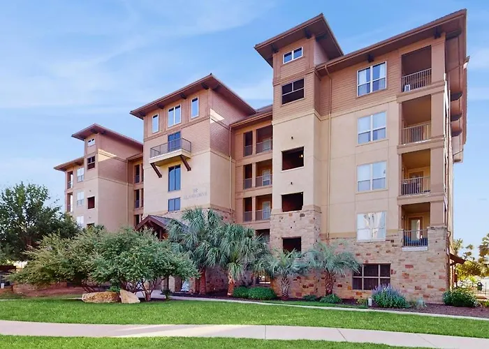 Stunning Lakefront Home On Lake Lbj With Private Balconies - Close To Yacht Club