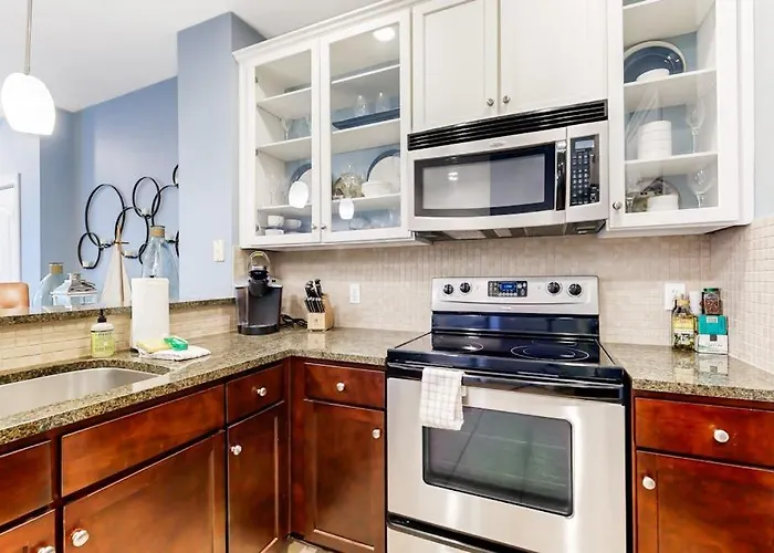 Water-View Condo With Balcony, Smart Tvs, Washer/Dryer And Pool